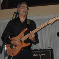 Cesare Gridelli alla chitarra